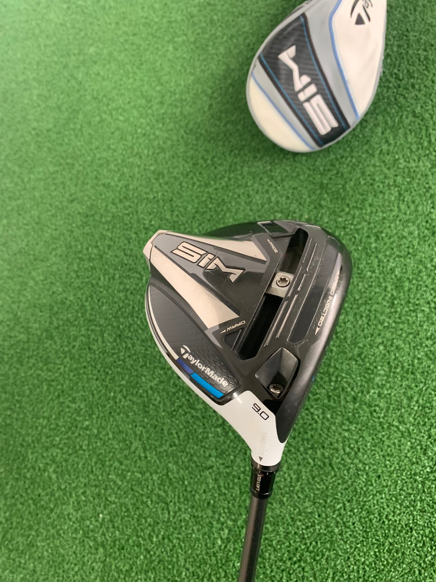 Taylormade Sim 9.0* (Stiff)