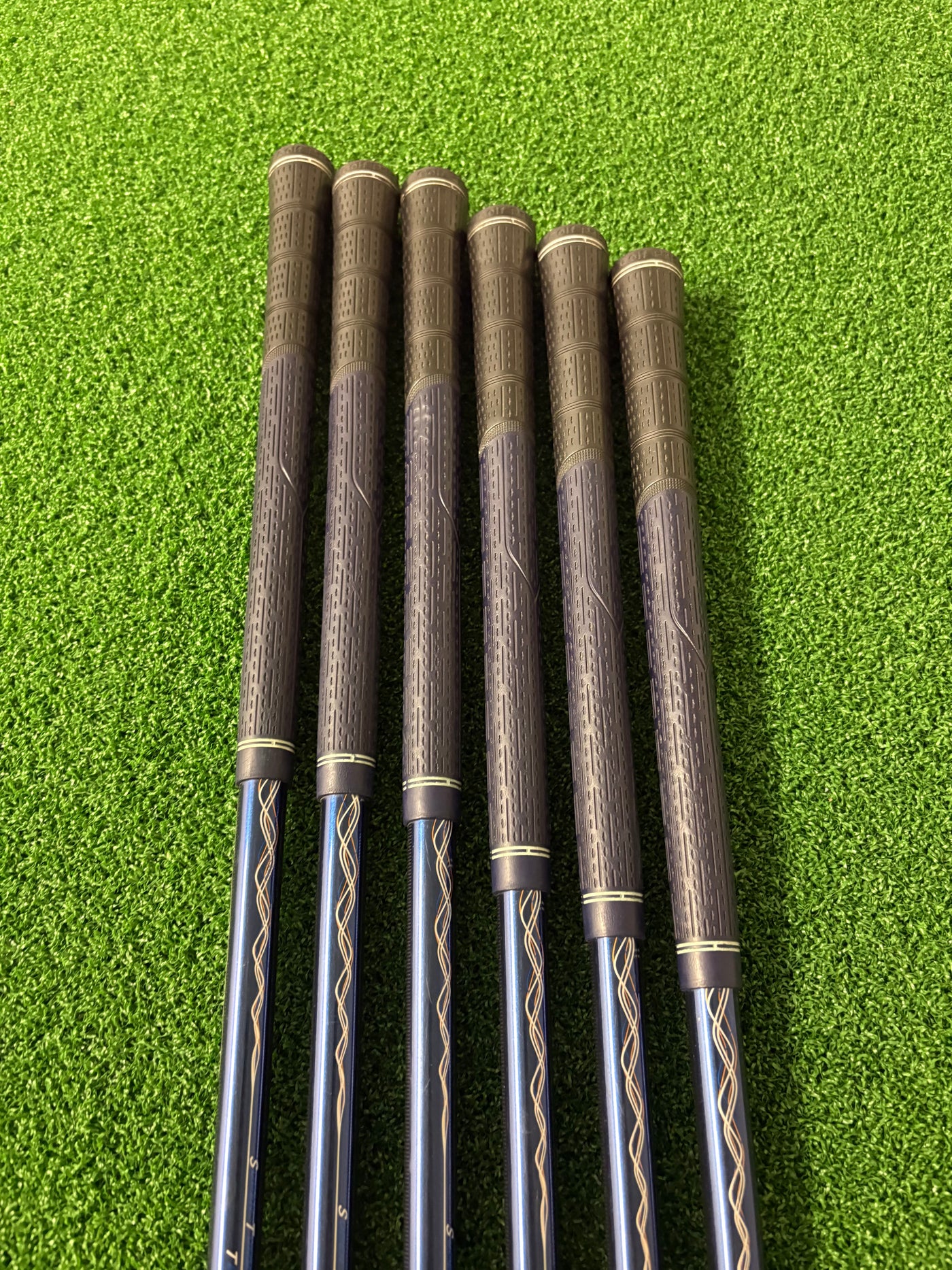 Bridgestone Tour Stage ViQ (2010) 5-PW (Stiff/Regular)