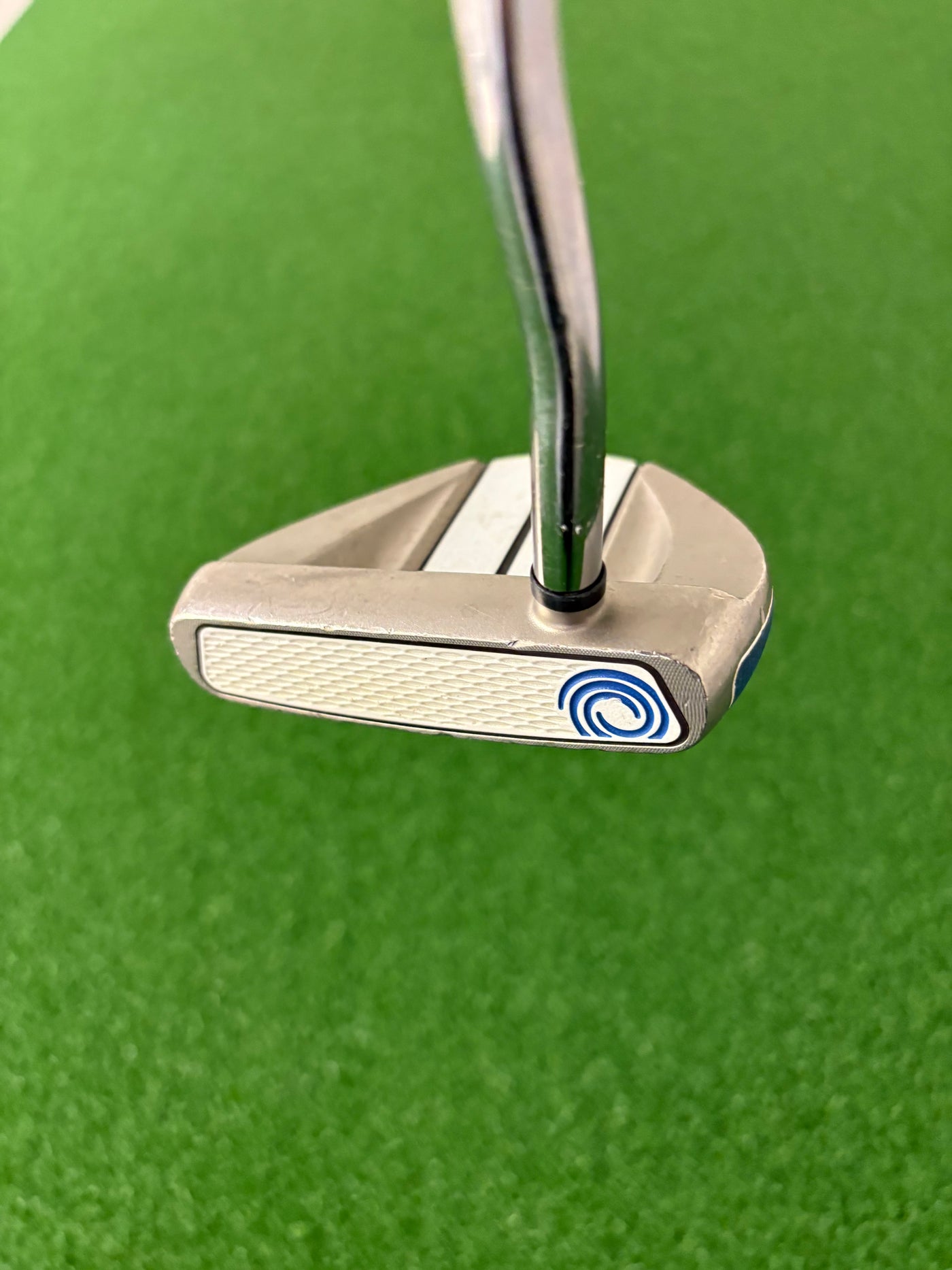Odyssey White Hot RX V-Line (33")