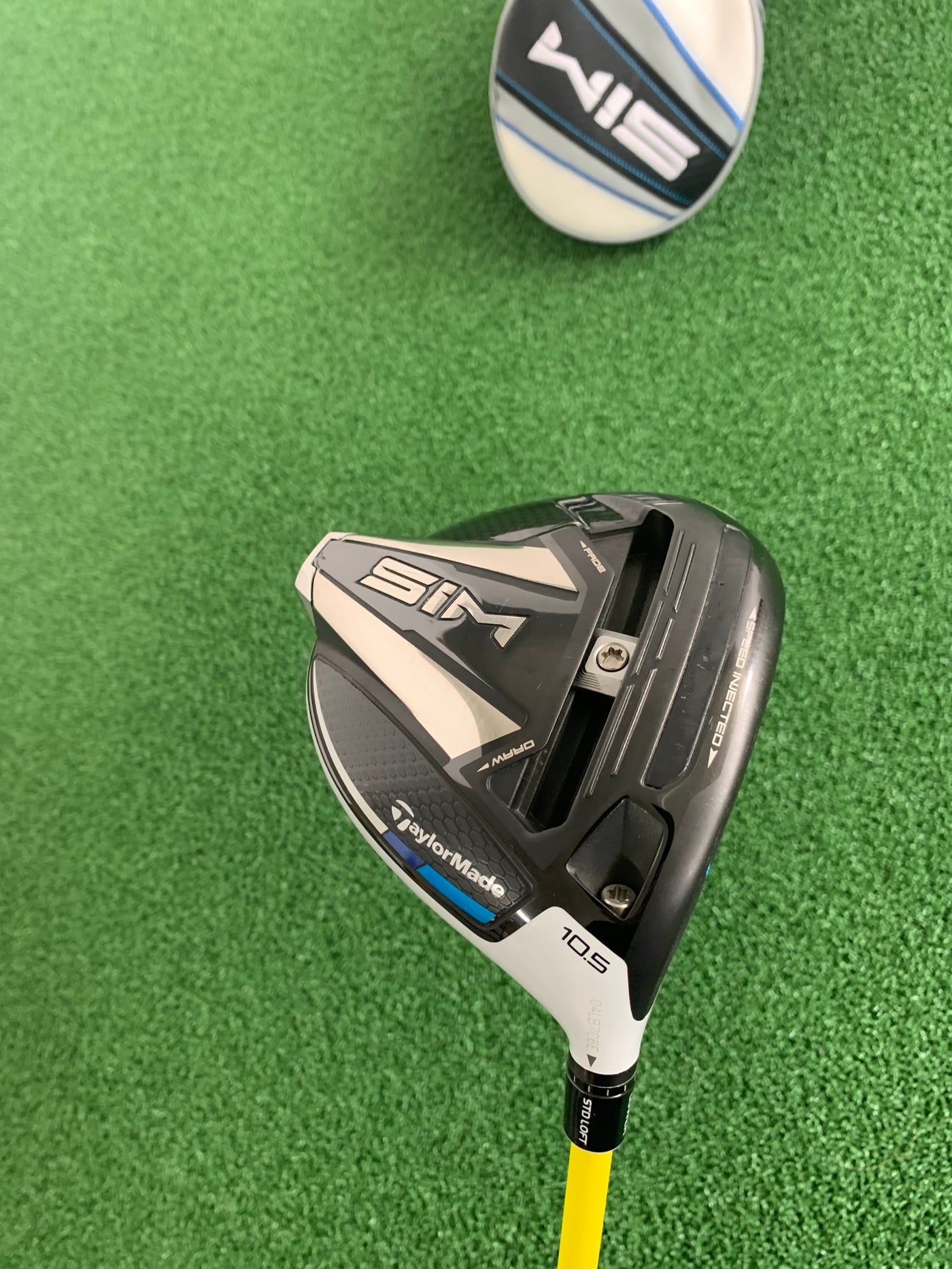 Taylormade Sim 10.5* (Stiff)