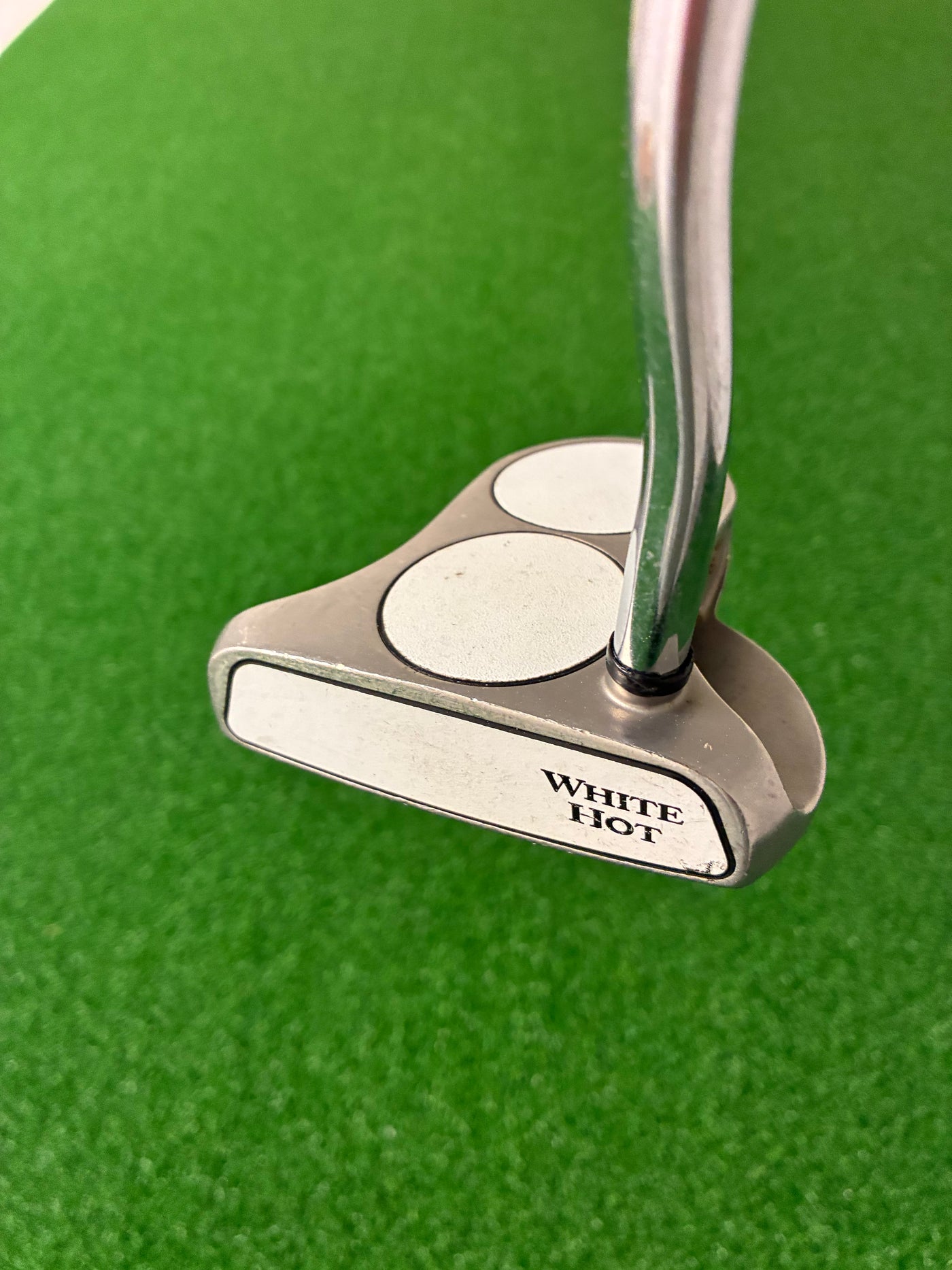 Odyssey White Hot 2-Ball (33")