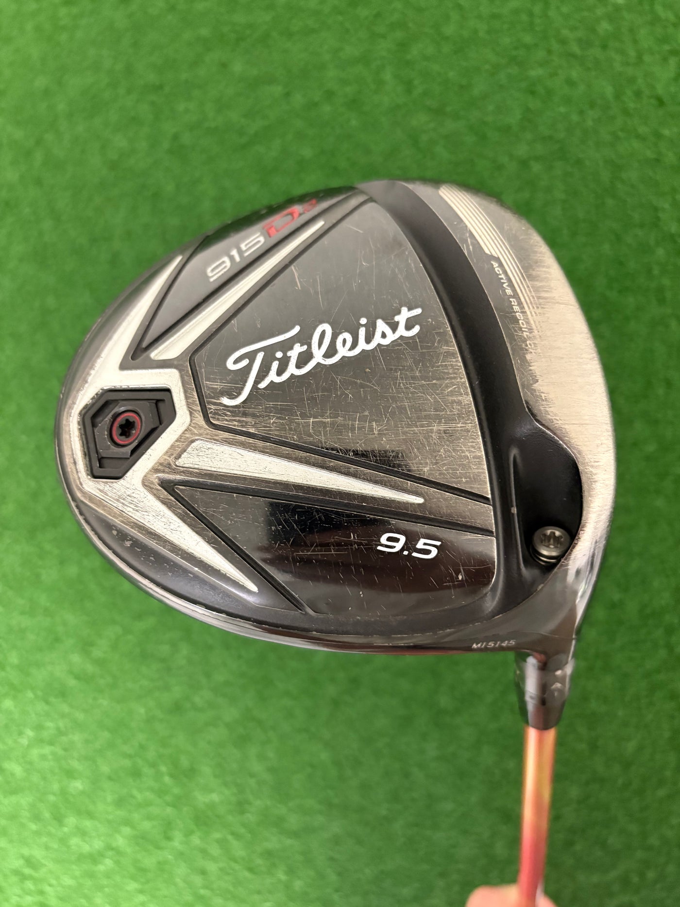 Titleist 915D2 9.5* (Stiff)