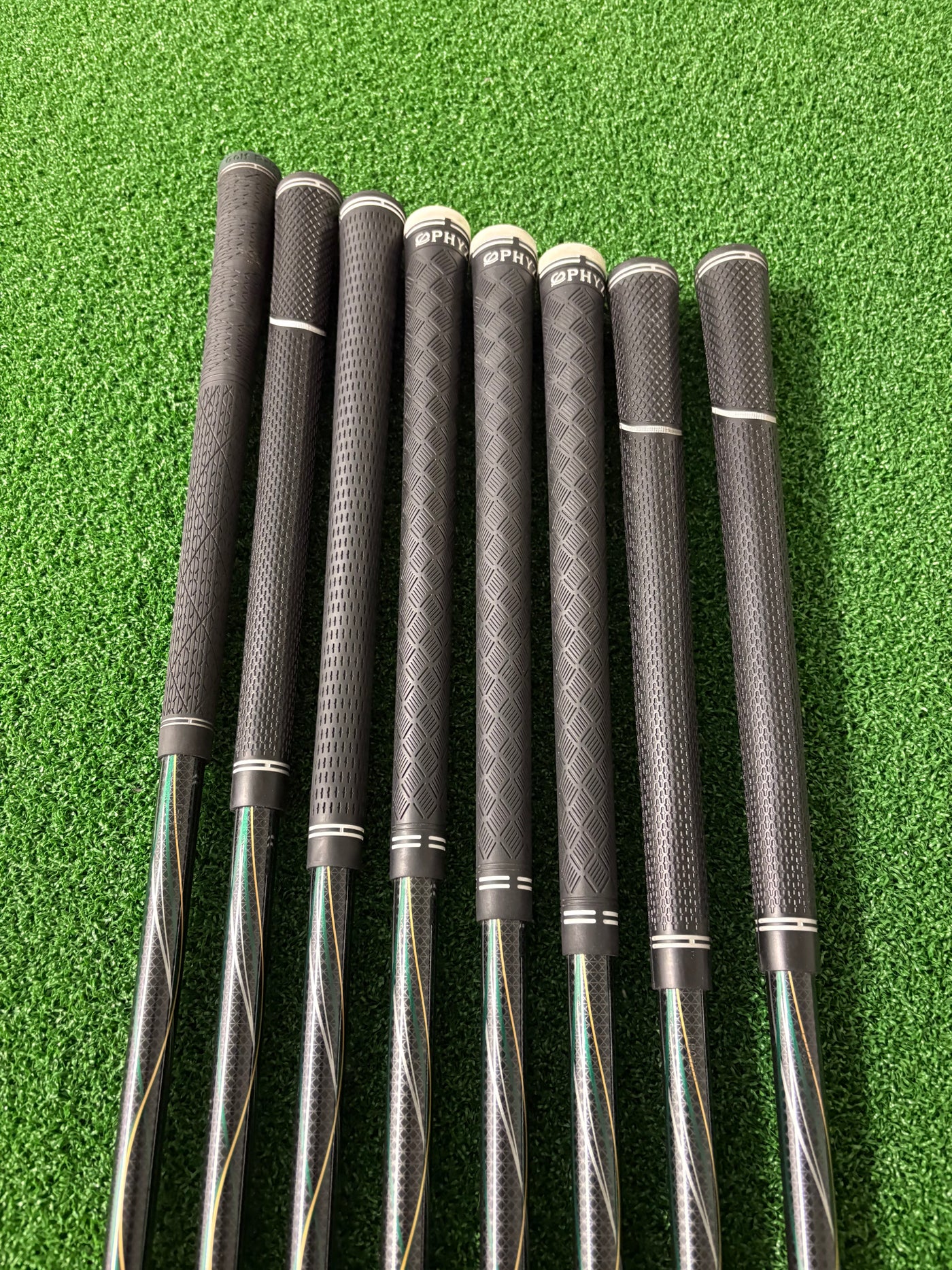 Bridgestone Tour Stage PHYZ 5-PW + AW + SW (Stiff/Regular)