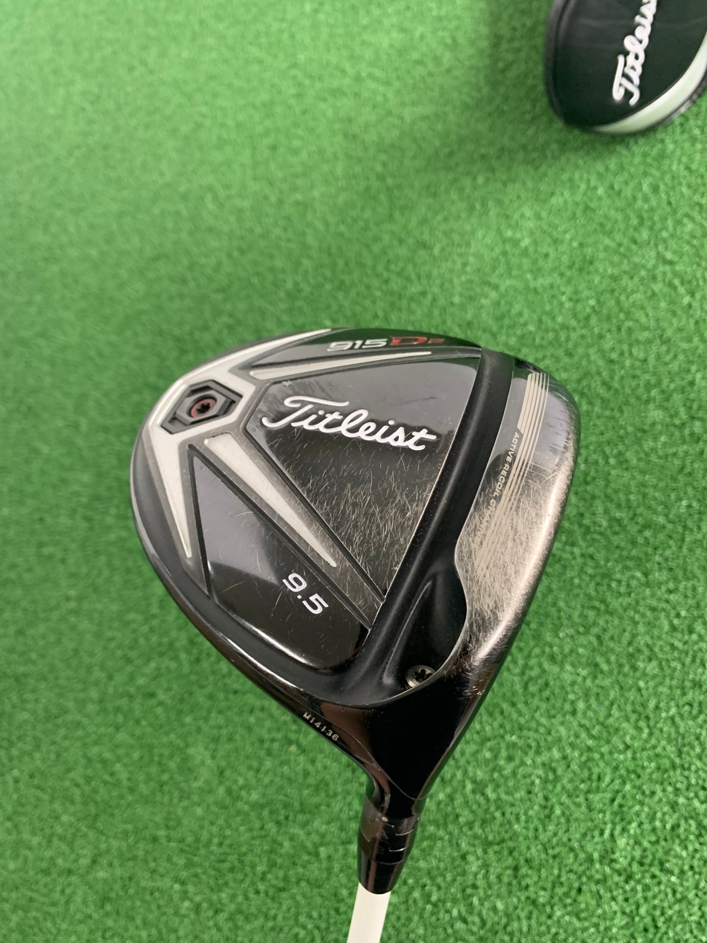 Titleist 915D2 9.5* (Stiff)