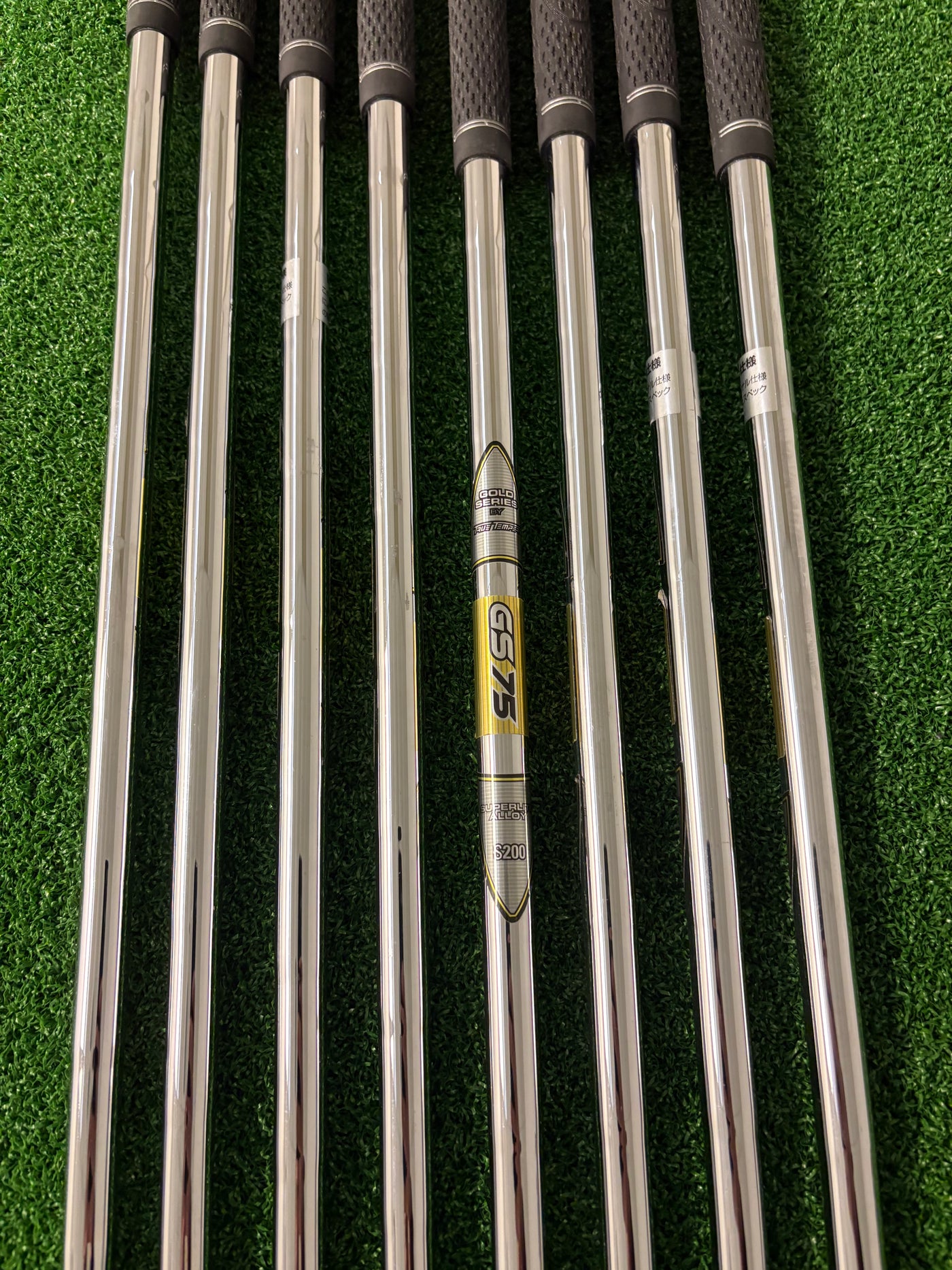 TaylorMade XR(2008) 5-PW + AW + SW