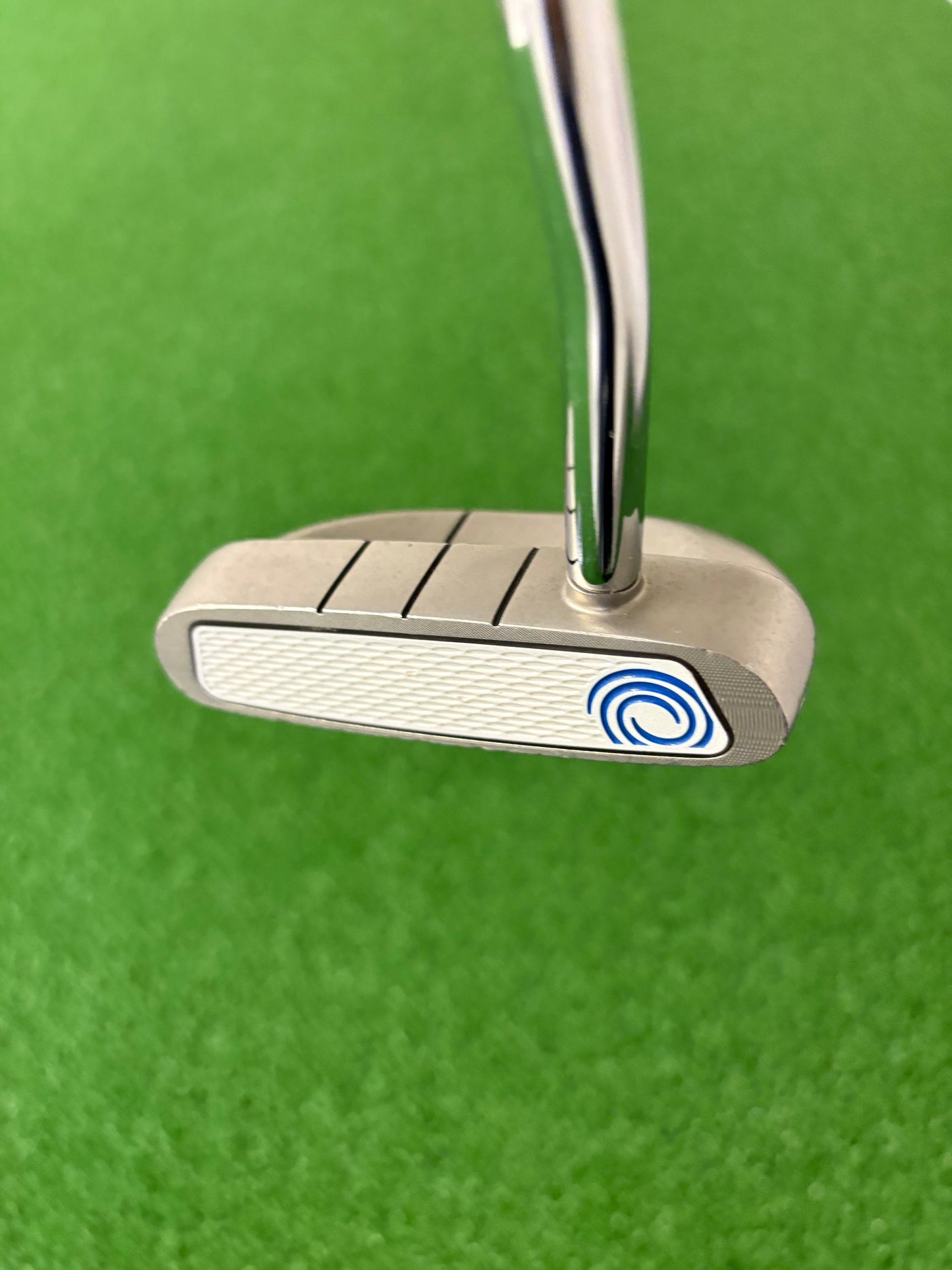 Odyssey White Hot RX Rossie (33")